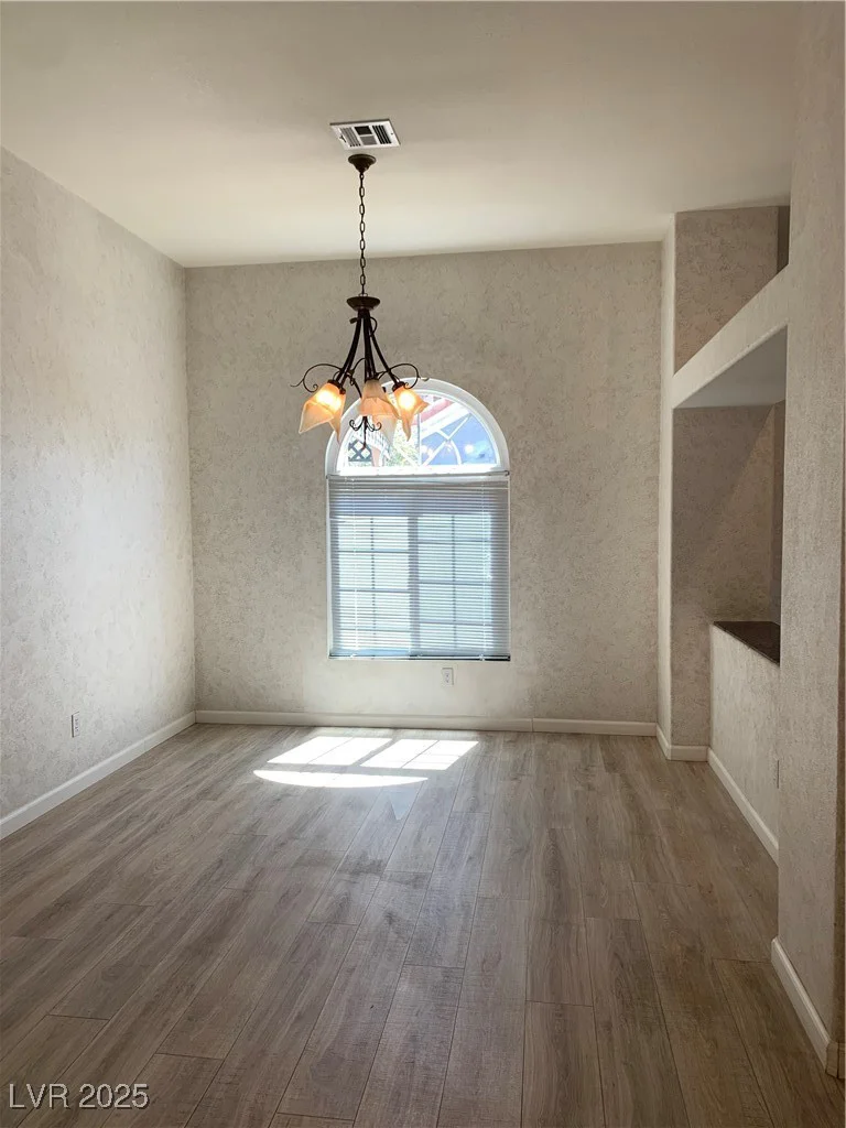 6704 Lost River, Las Vegas, NV 89108