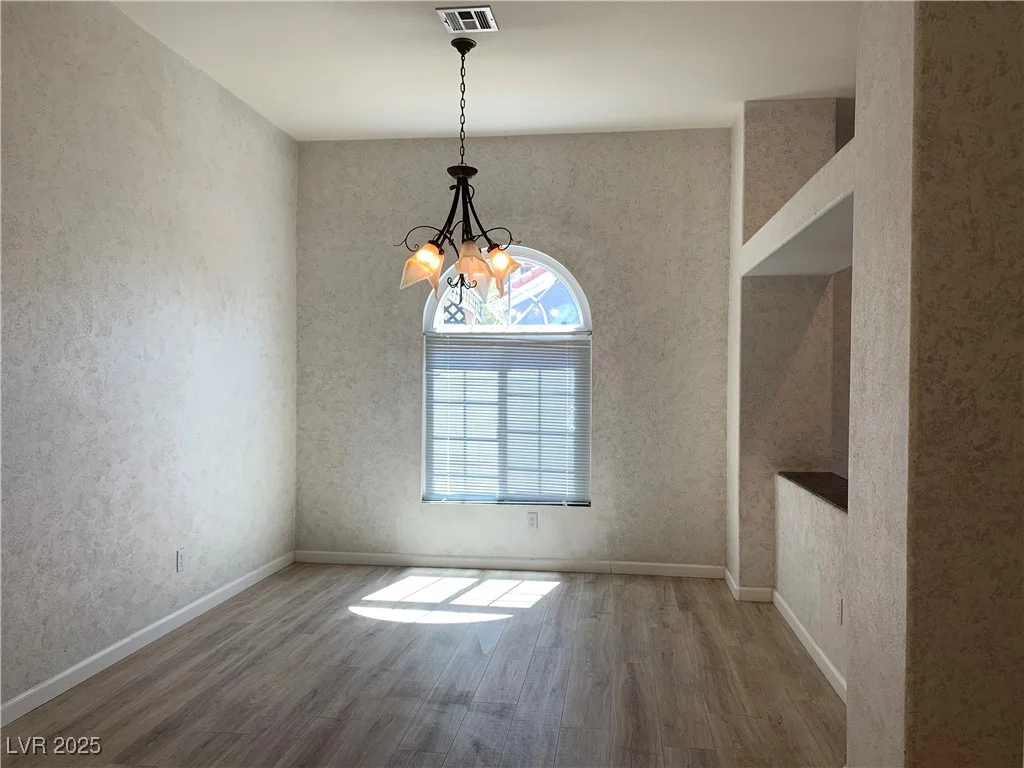 6704 Lost River, Las Vegas, NV 89108