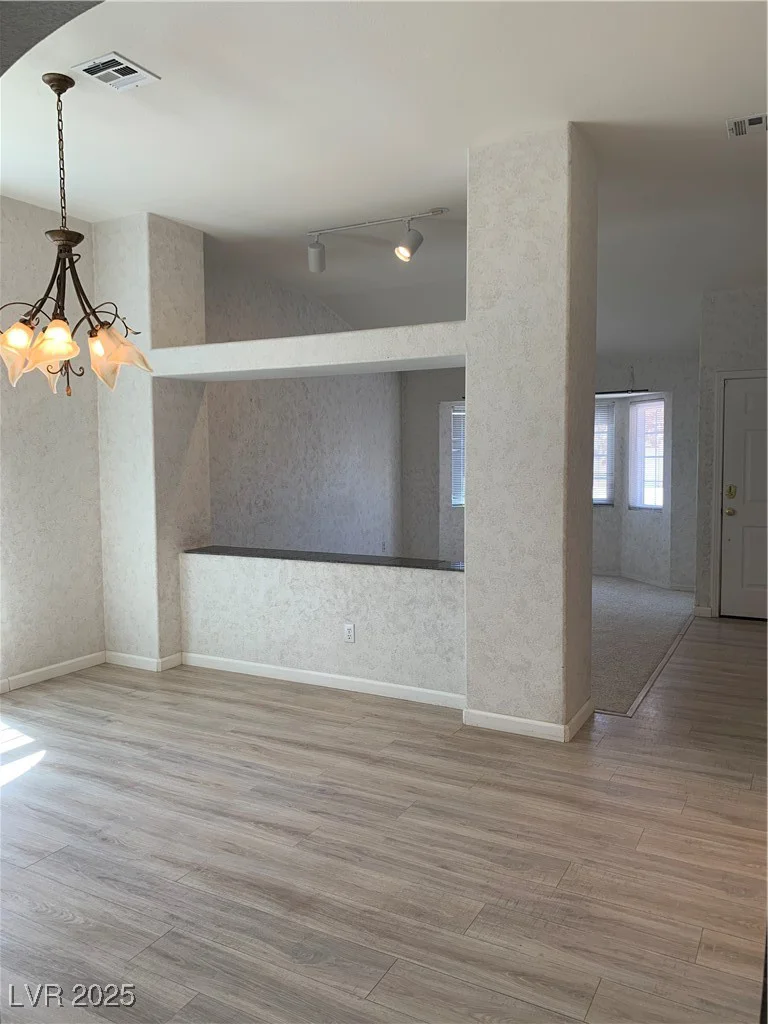 6704 Lost River, Las Vegas, NV 89108