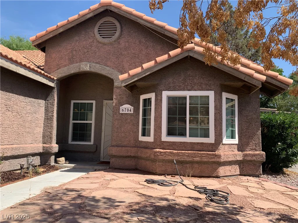 6704 Lost River, Las Vegas, NV 89108