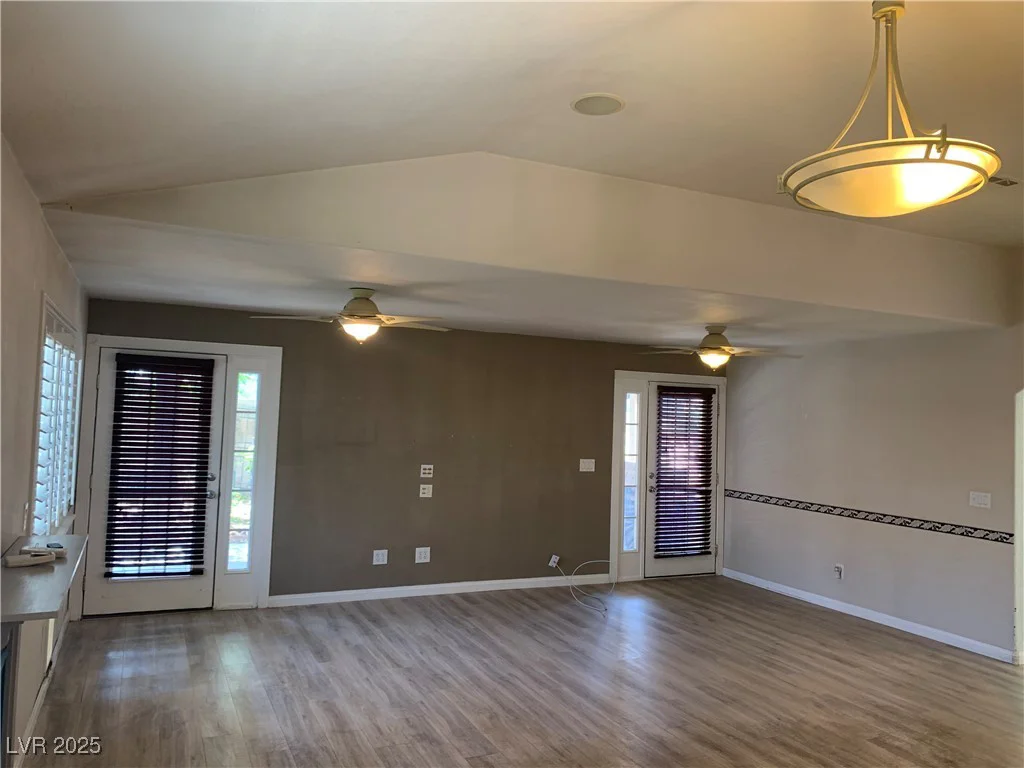 6704 Lost River, Las Vegas, NV 89108