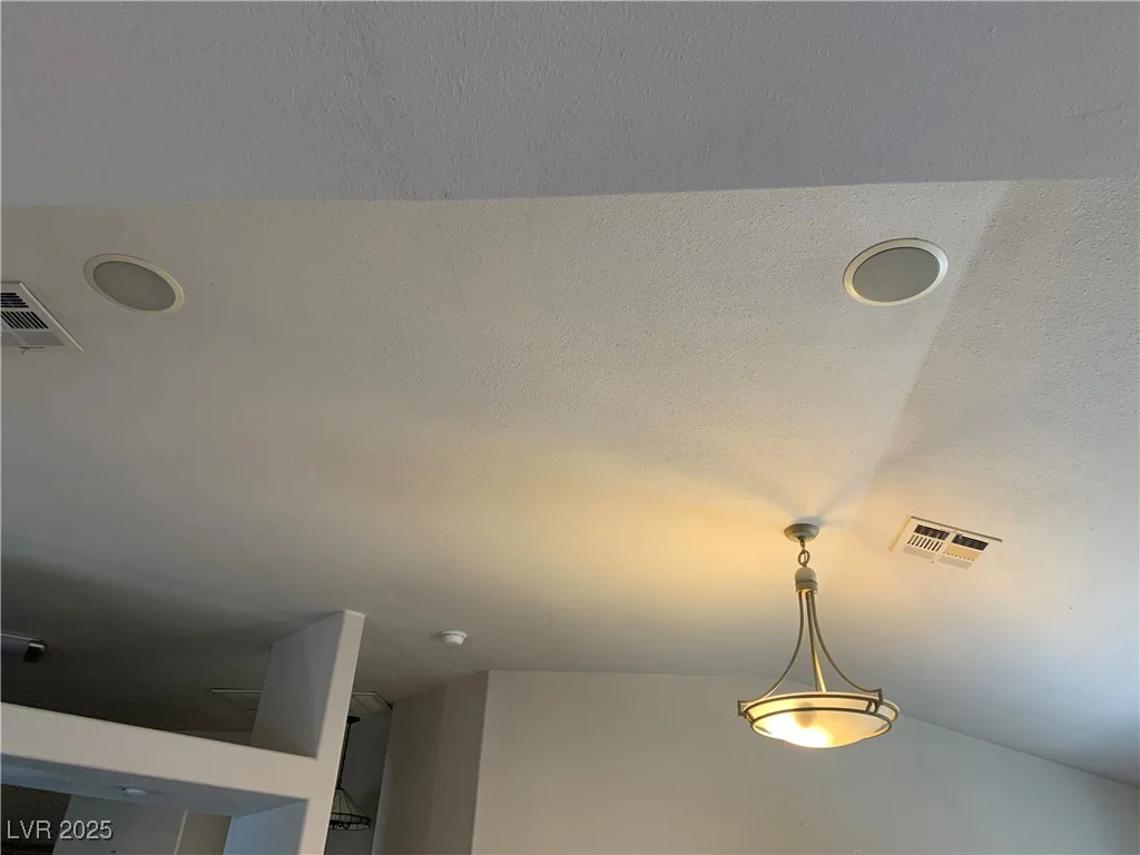 6704 Lost River, Las Vegas, NV 89108