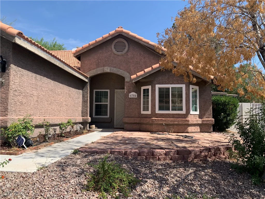 6704 Lost River, Las Vegas, NV 89108