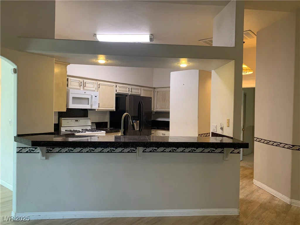 6704 Lost River, Las Vegas, NV 89108