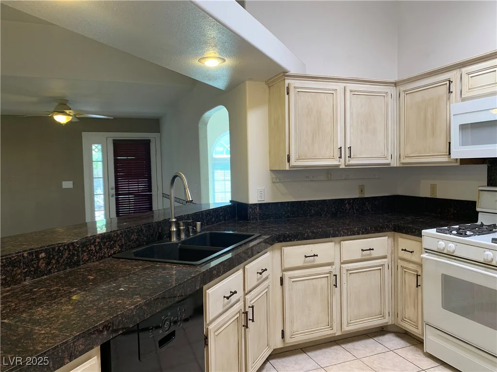 6704 Lost River, Las Vegas, NV 89108