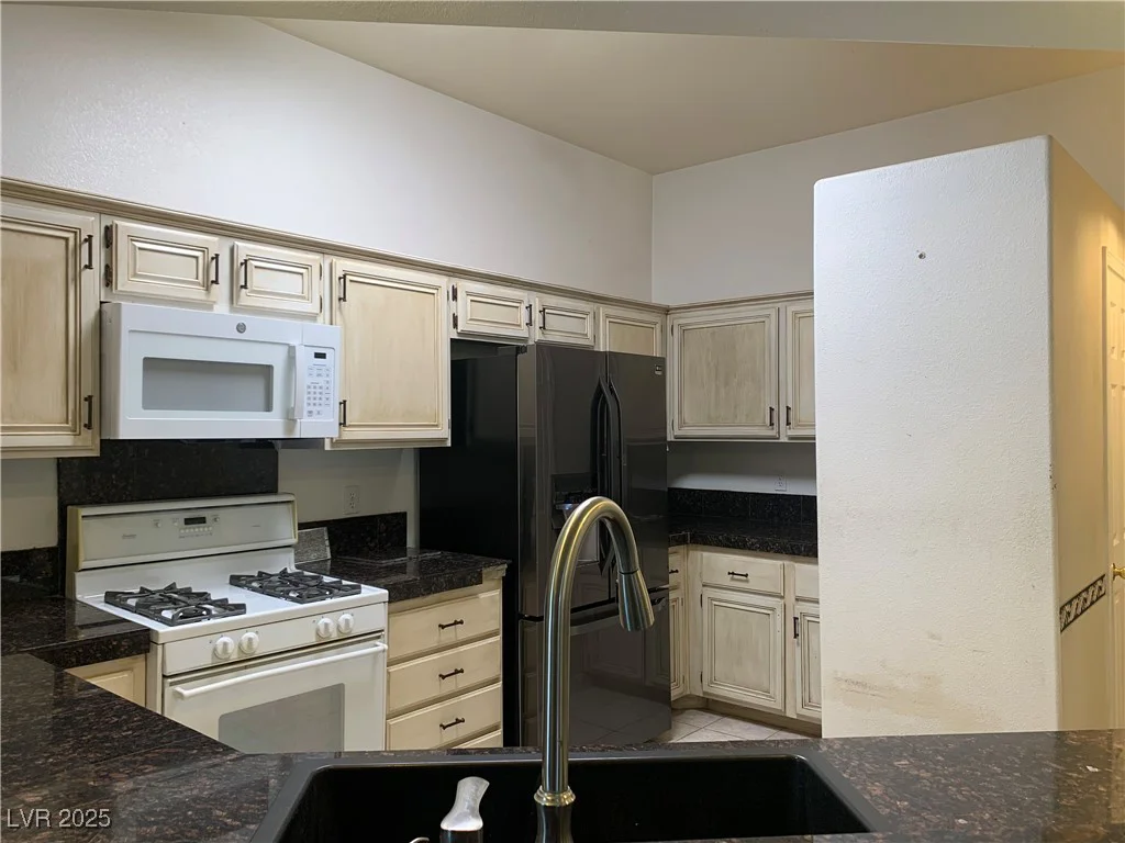 6704 Lost River, Las Vegas, NV 89108
