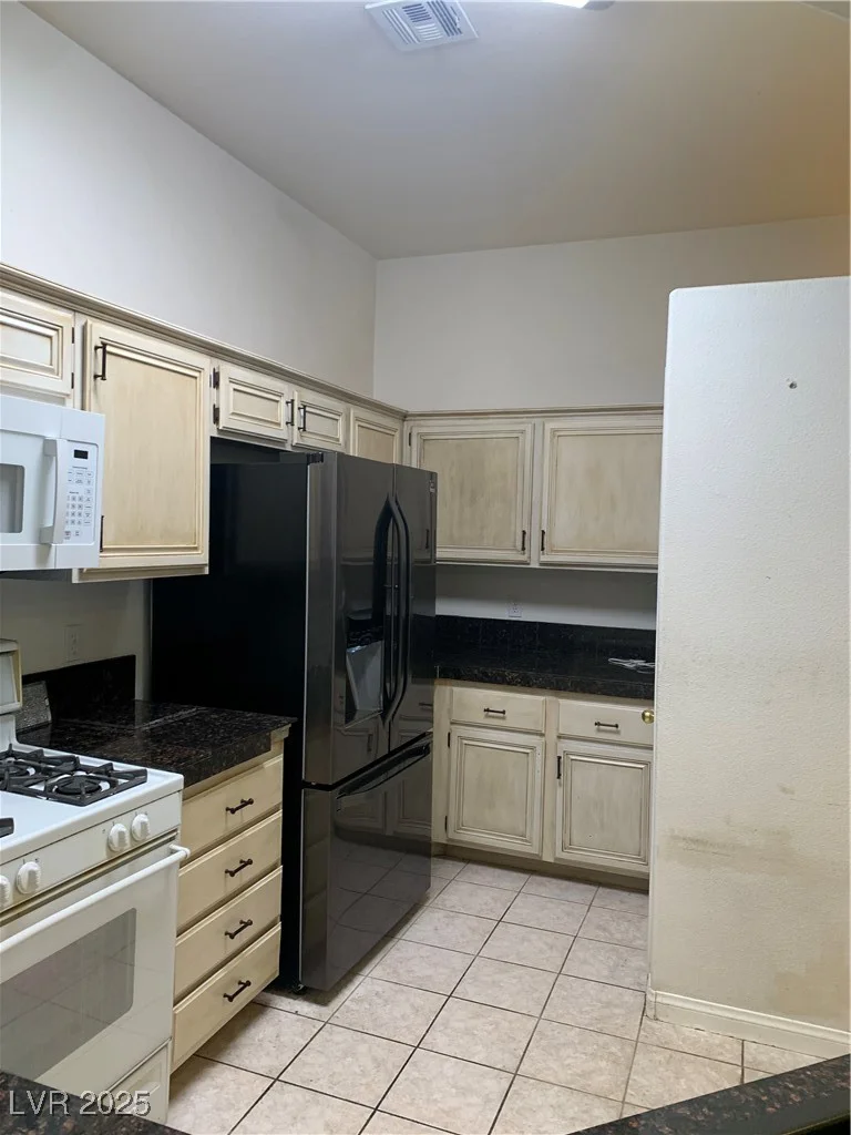6704 Lost River, Las Vegas, NV 89108