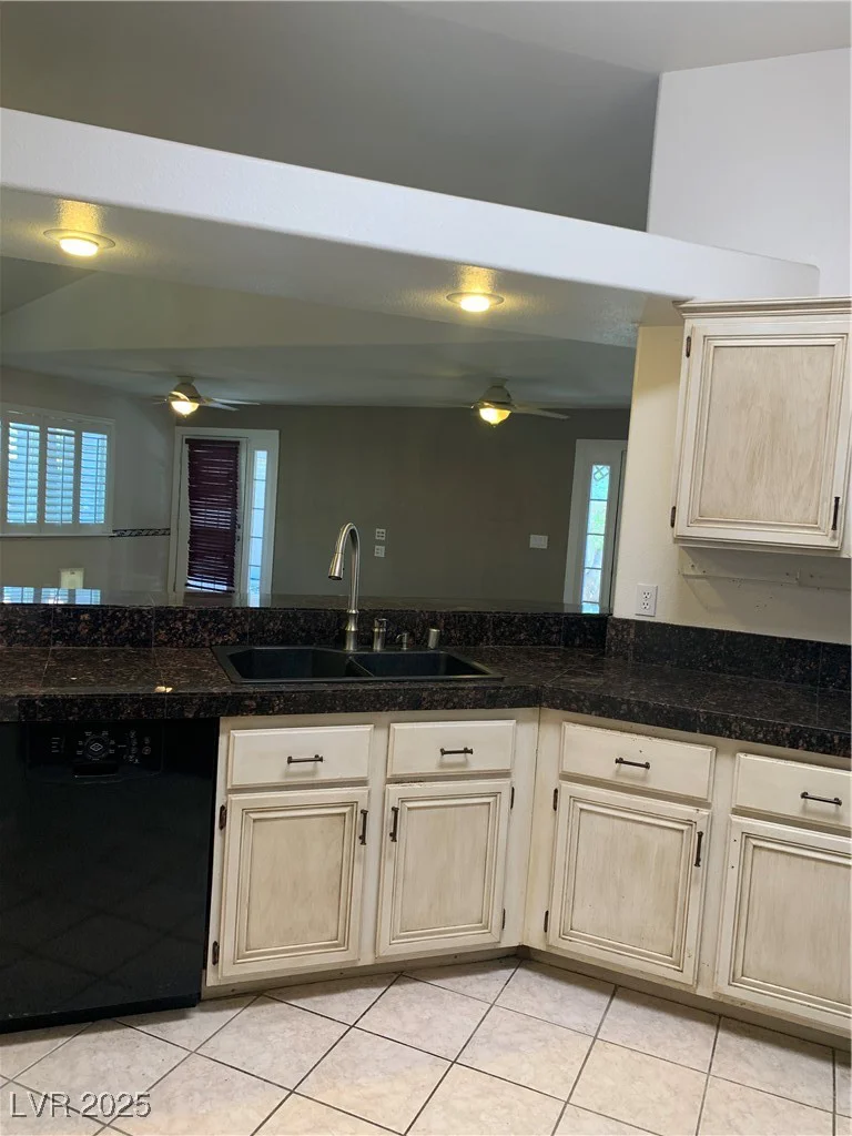 6704 Lost River, Las Vegas, NV 89108