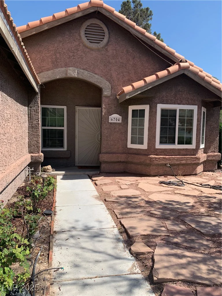 6704 Lost River, Las Vegas, NV 89108