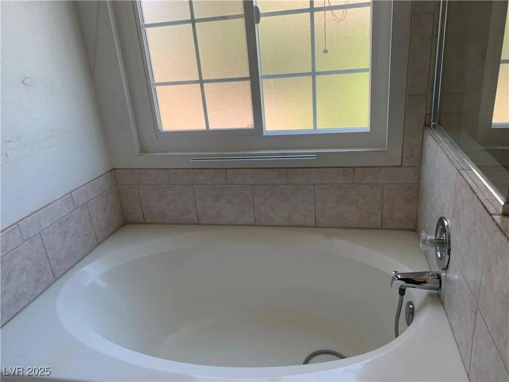 6704 Lost River, Las Vegas, NV 89108