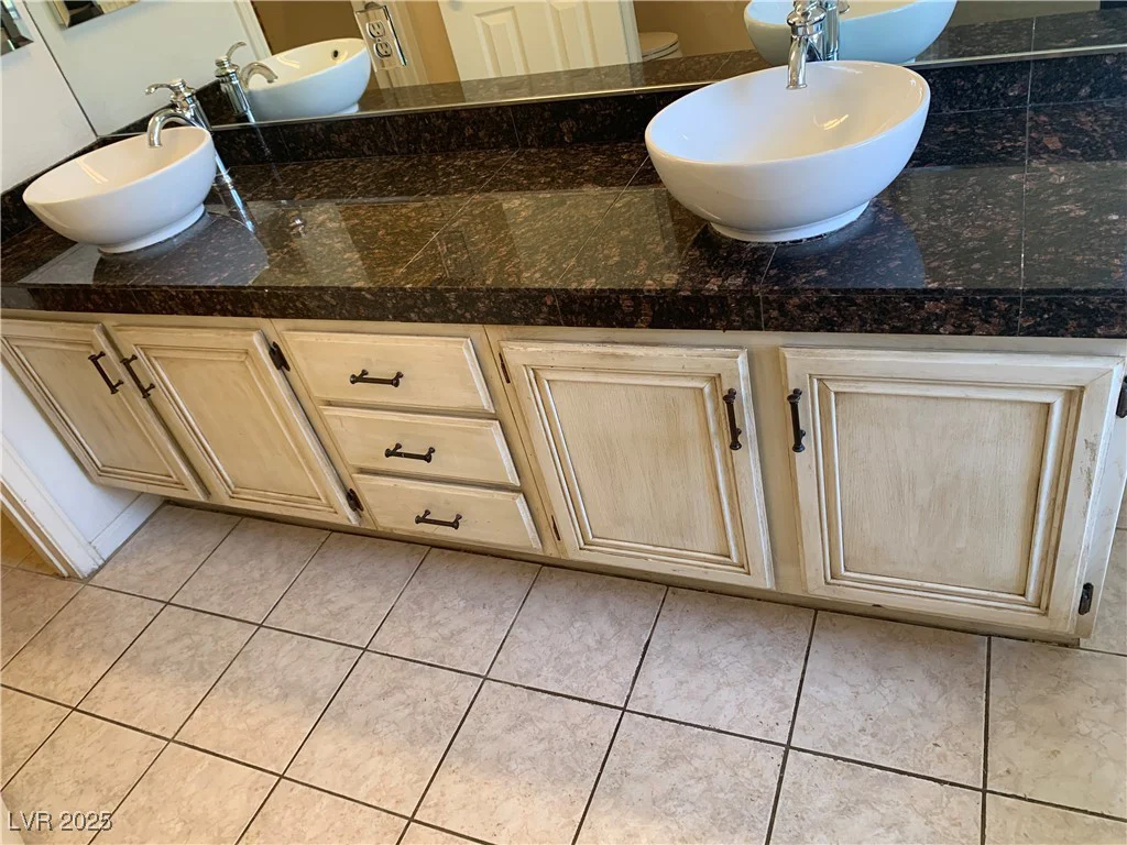 6704 Lost River, Las Vegas, NV 89108