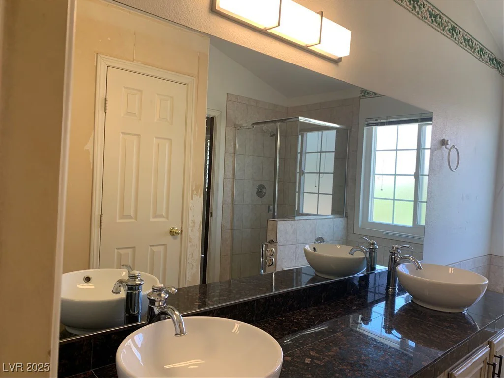 6704 Lost River, Las Vegas, NV 89108