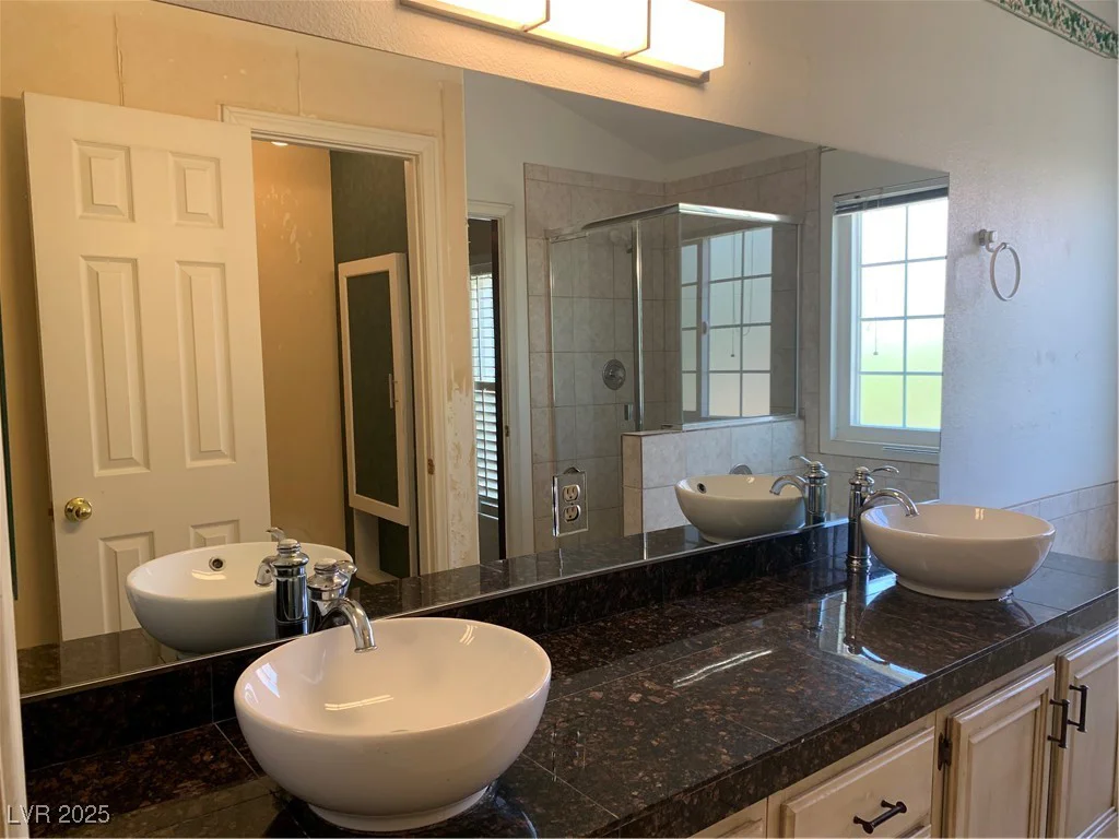 6704 Lost River, Las Vegas, NV 89108
