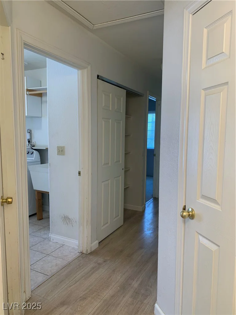 6704 Lost River, Las Vegas, NV 89108