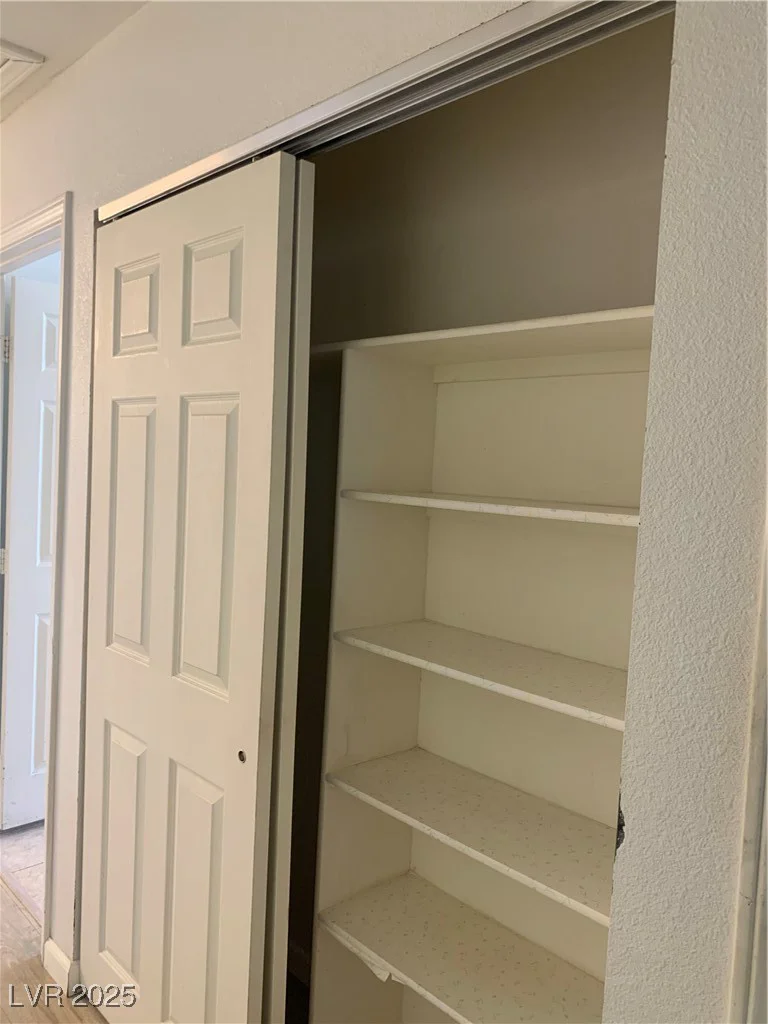 6704 Lost River, Las Vegas, NV 89108