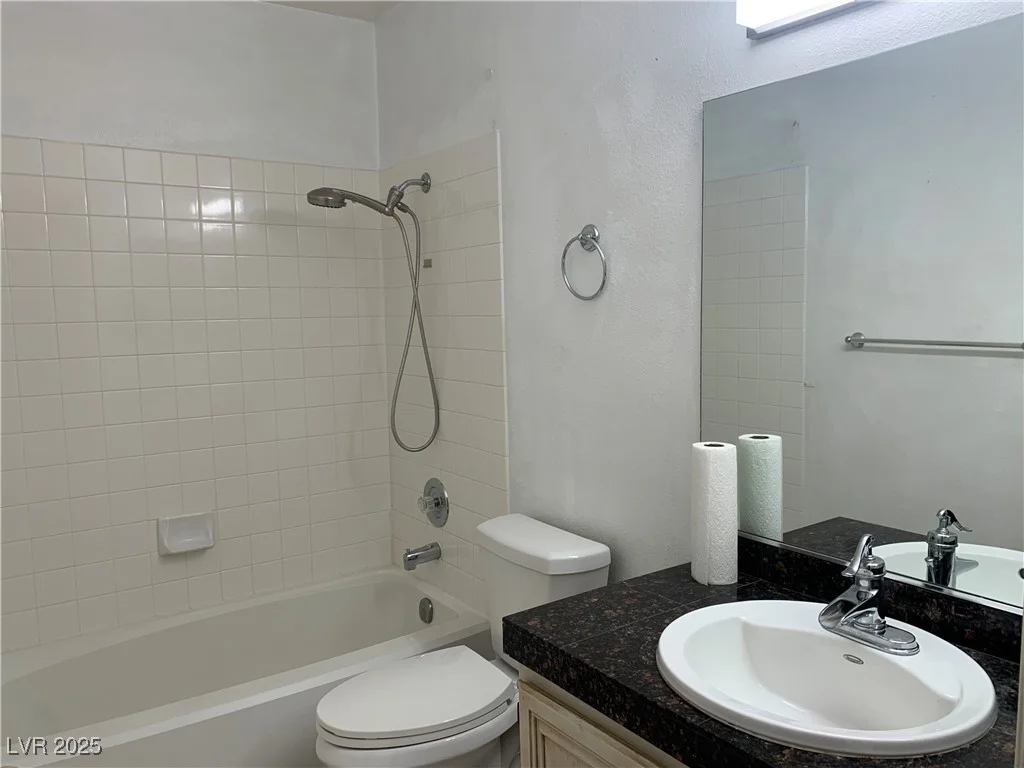 6704 Lost River, Las Vegas, NV 89108