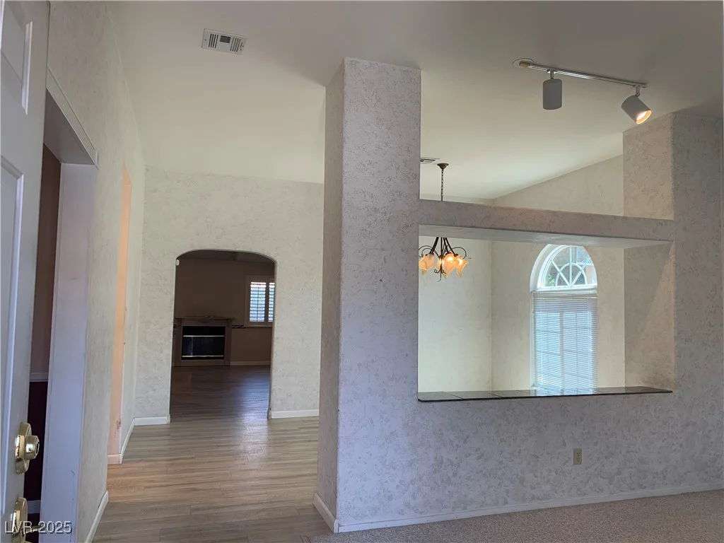 6704 Lost River, Las Vegas, NV 89108