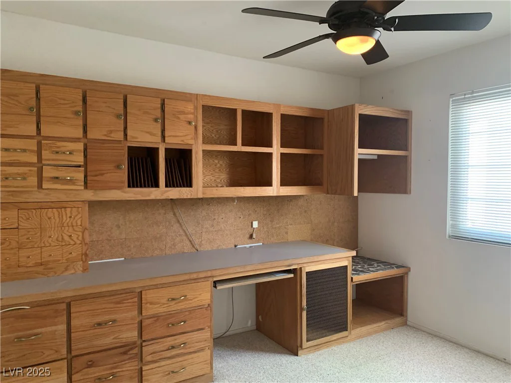 6704 Lost River, Las Vegas, NV 89108