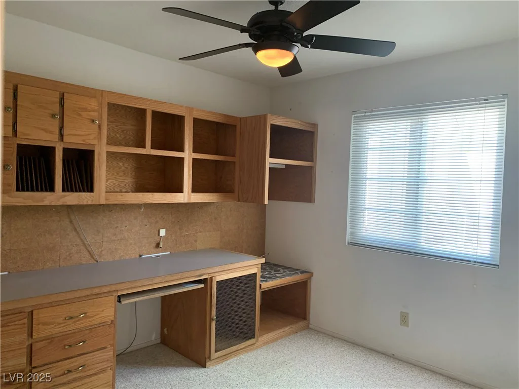 6704 Lost River, Las Vegas, NV 89108
