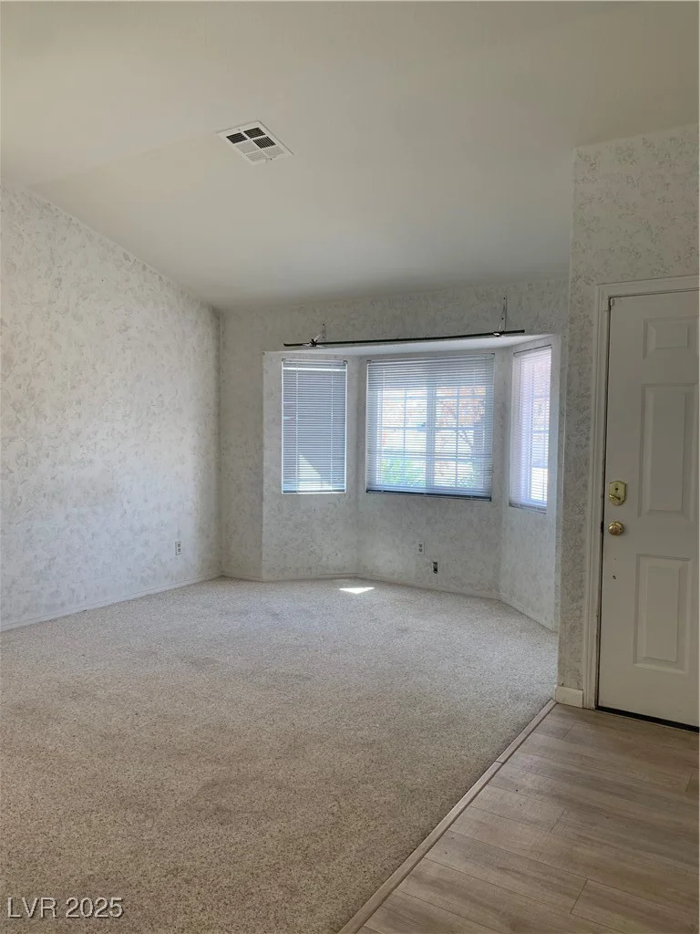 6704 Lost River, Las Vegas, NV 89108