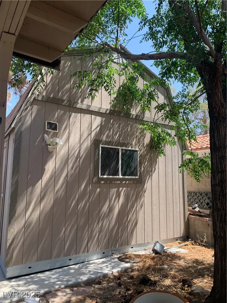 6704 Lost River, Las Vegas, NV 89108