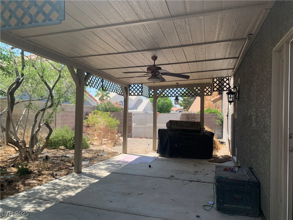 6704 Lost River, Las Vegas, NV 89108