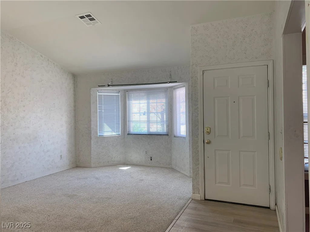 6704 Lost River, Las Vegas, NV 89108