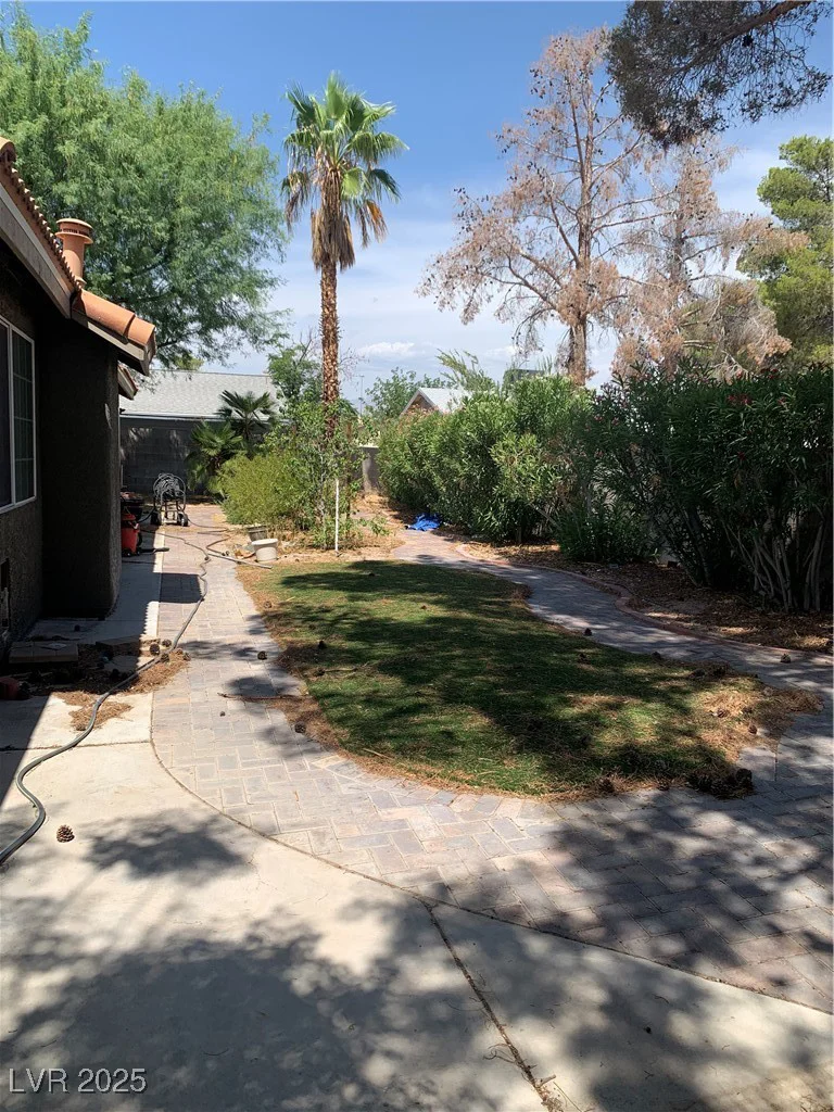6704 Lost River, Las Vegas, NV 89108