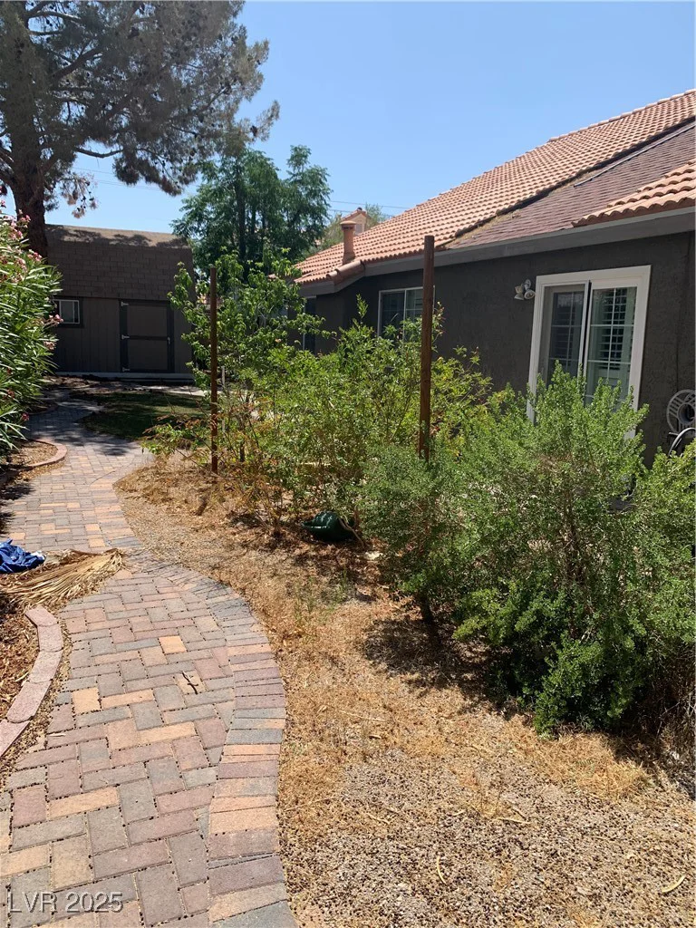 6704 Lost River, Las Vegas, NV 89108