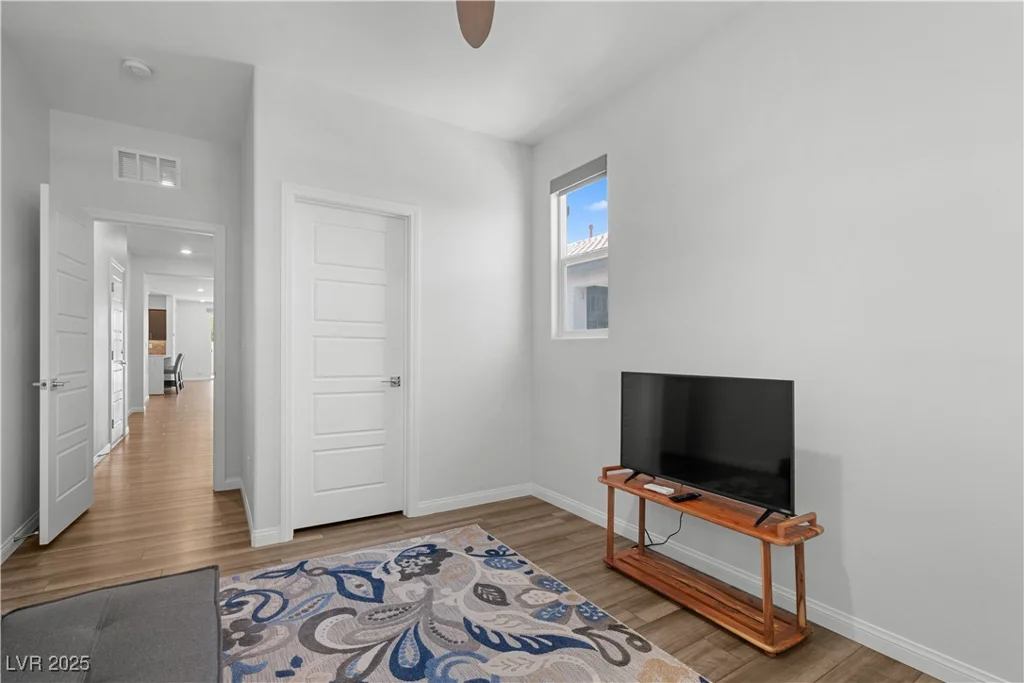 5936 Bruselas, Las Vegas, NV 89113