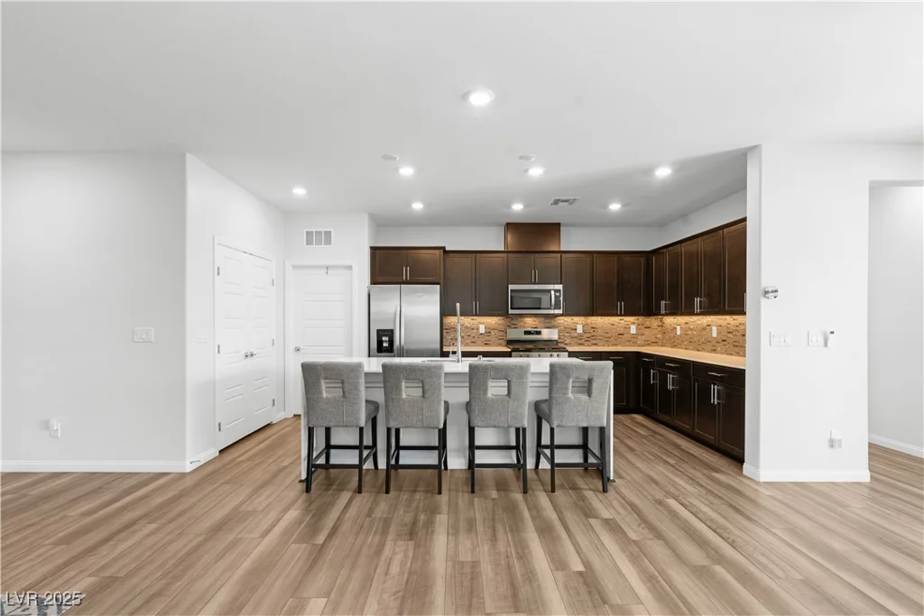 5936 Bruselas, Las Vegas, NV 89113