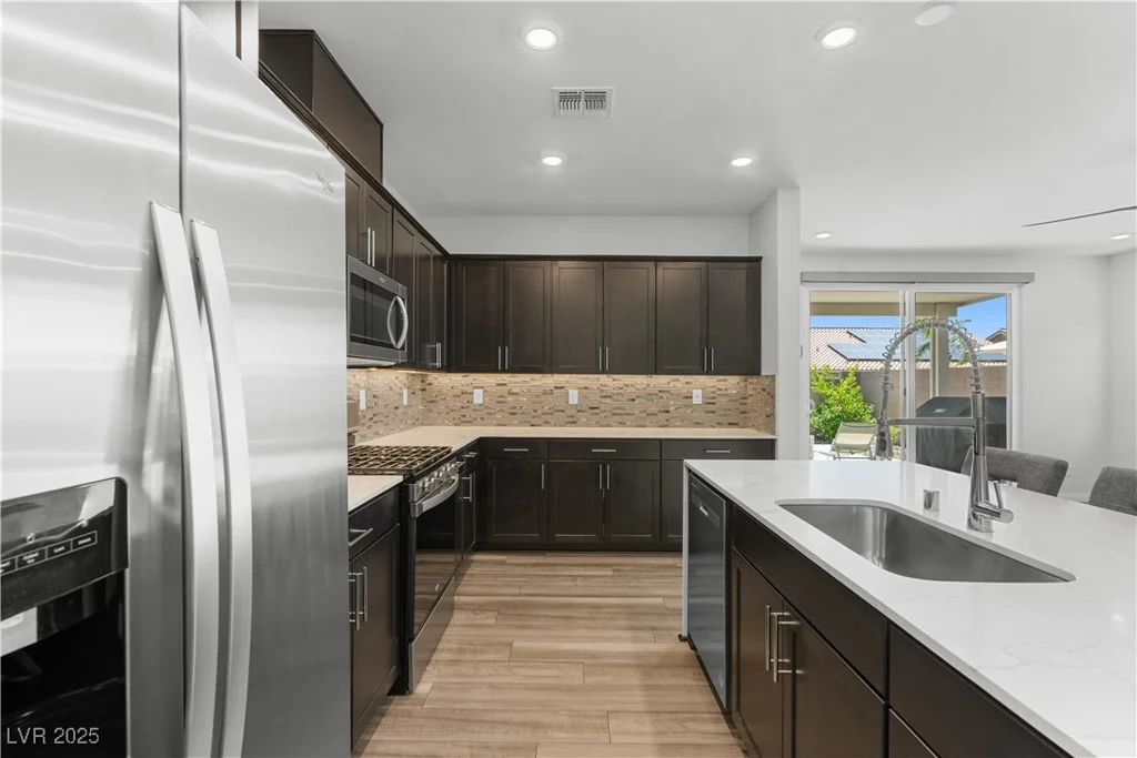 5936 Bruselas, Las Vegas, NV 89113