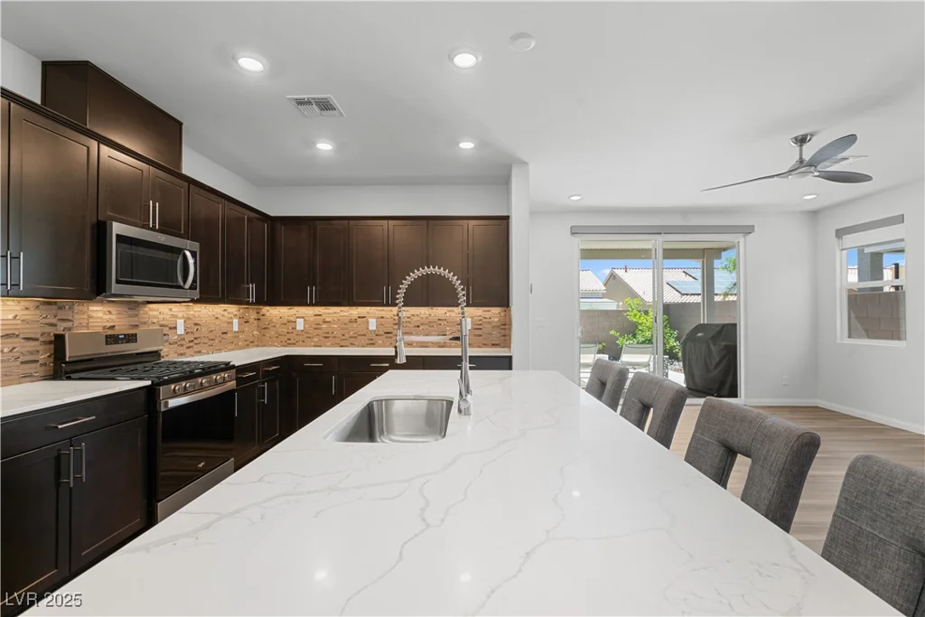 5936 Bruselas, Las Vegas, NV 89113