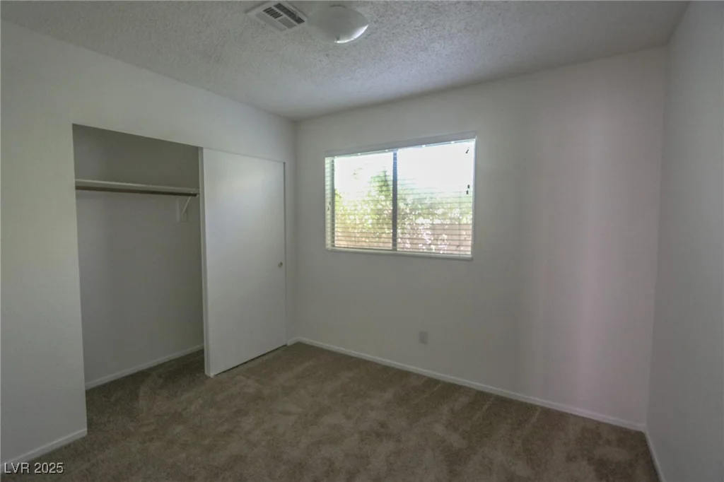 1349 Goldenglow, Las Vegas, NV 89108