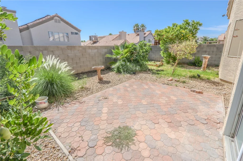 1349 Goldenglow, Las Vegas, NV 89108
