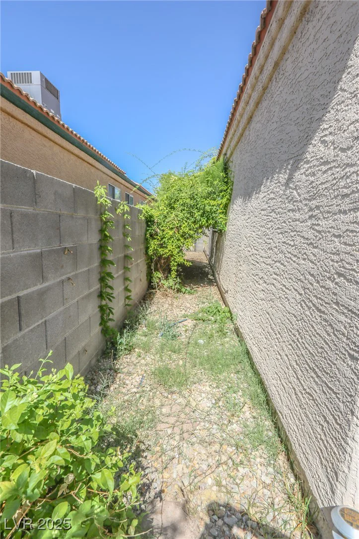 1349 Goldenglow, Las Vegas, NV 89108