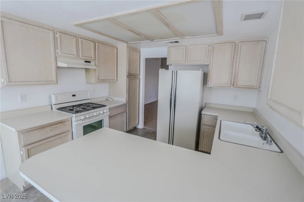 1349 Goldenglow, Las Vegas, NV 89108