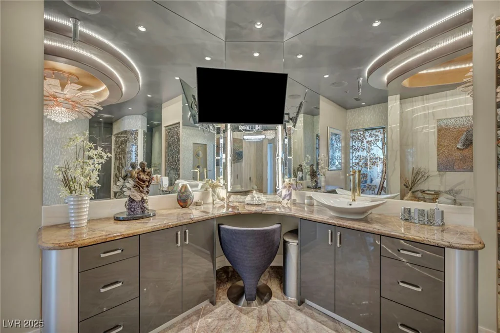 4525 Dean Martin, Las Vegas, NV 89103