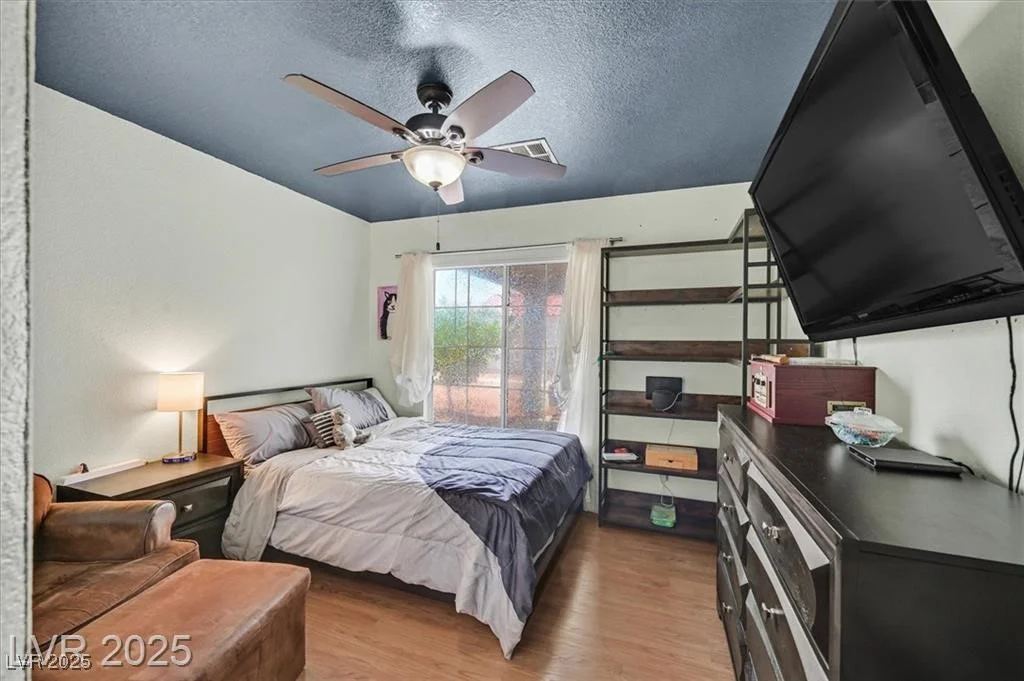 2011 Mountain Sunset, North Las Vegas, NV 89031