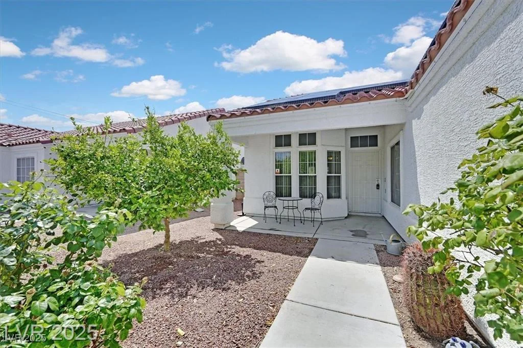 2011 Mountain Sunset, North Las Vegas, NV 89031