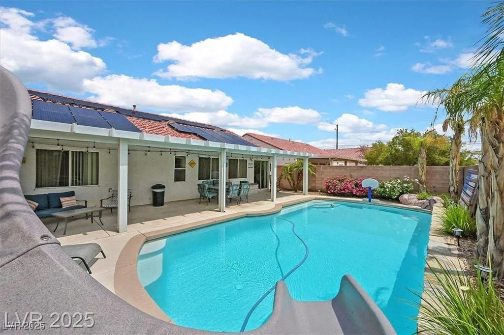 2011 Mountain Sunset, North Las Vegas, NV 89031