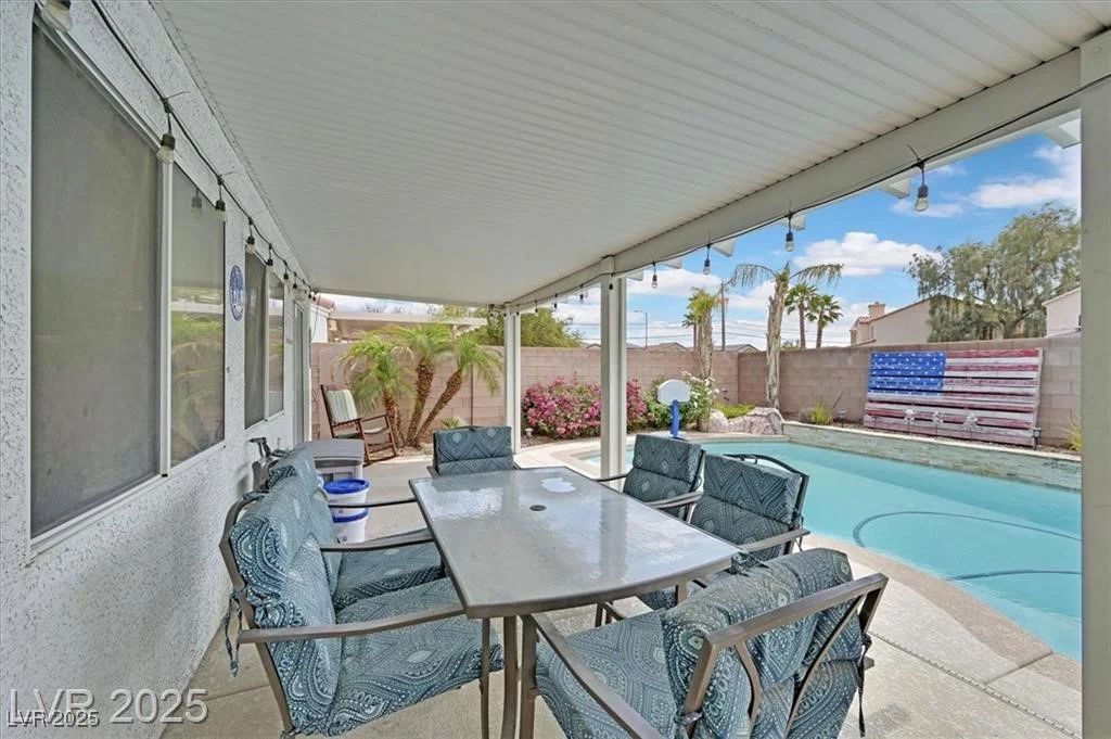 2011 Mountain Sunset, North Las Vegas, NV 89031