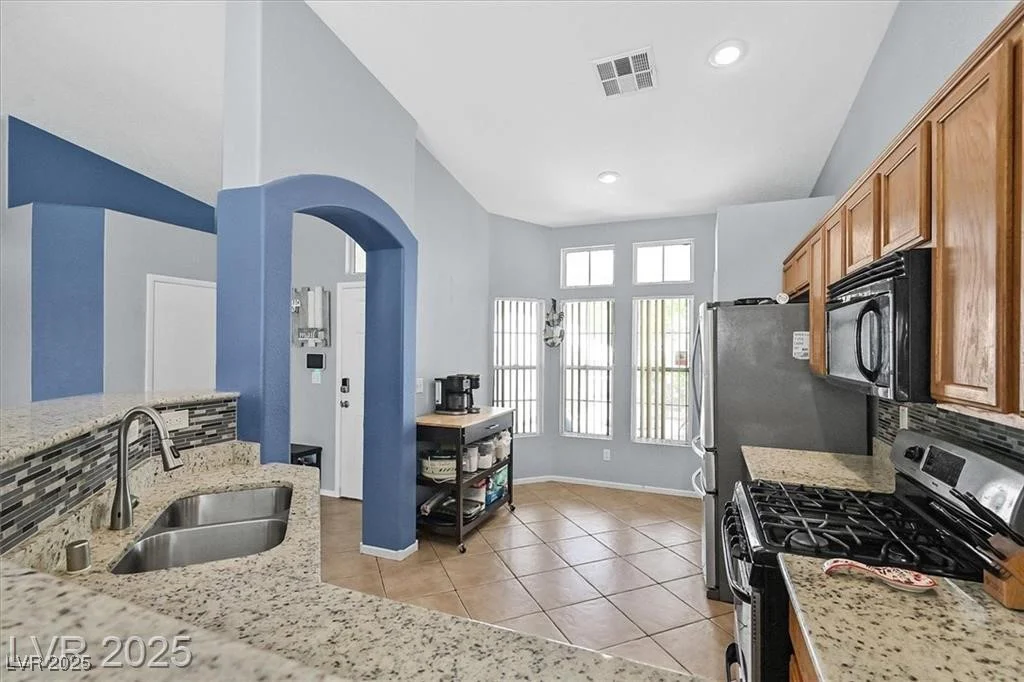 2011 Mountain Sunset, North Las Vegas, NV 89031