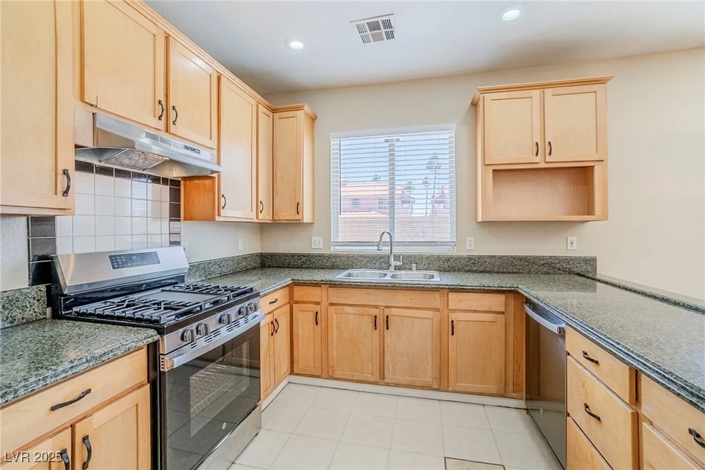 5282 Monterey Park, Las Vegas, NV 89146