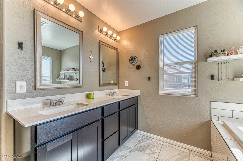 10042 Bismuth, Las Vegas, NV 89183