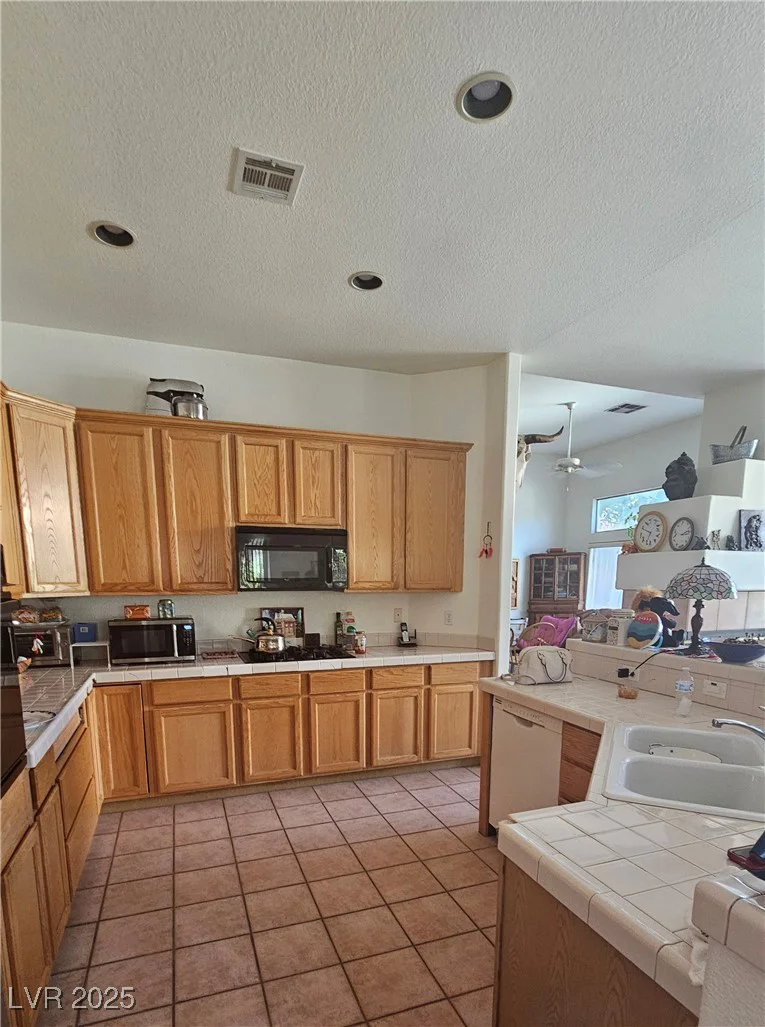1330 Honey Lake, Las Vegas, NV 89110