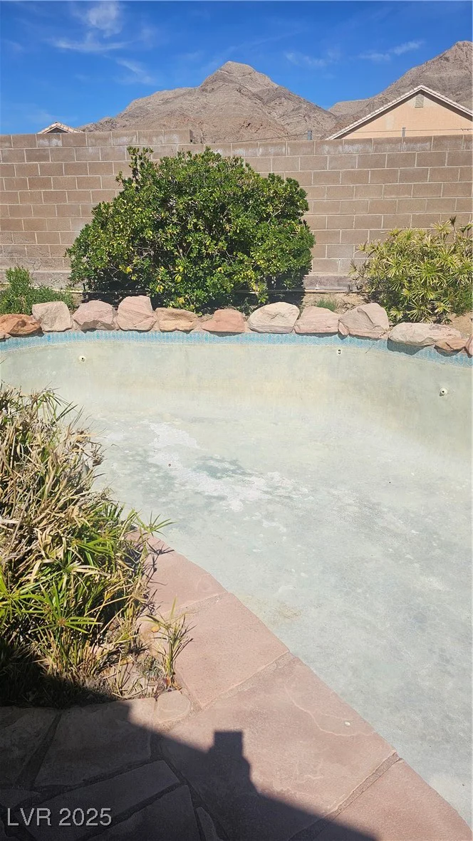 1330 Honey Lake, Las Vegas, NV 89110