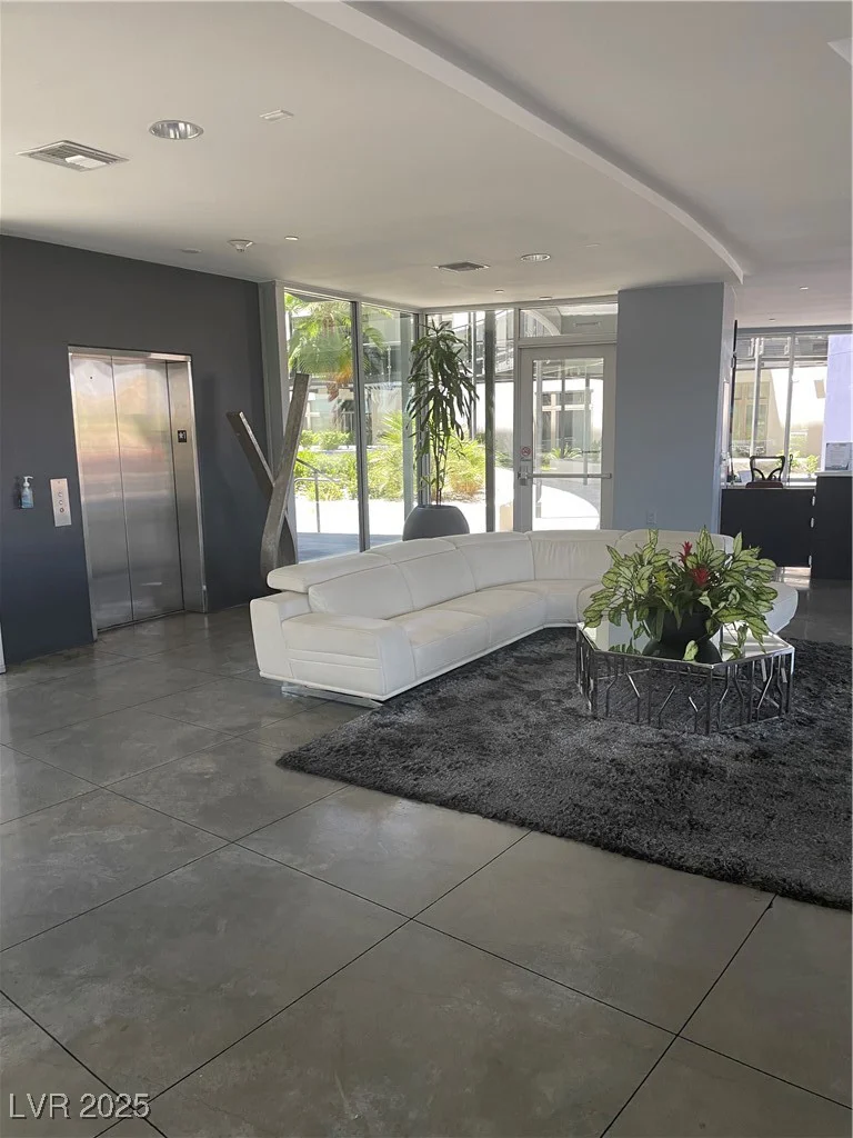 8925 Flamingo, Las Vegas, NV 89147