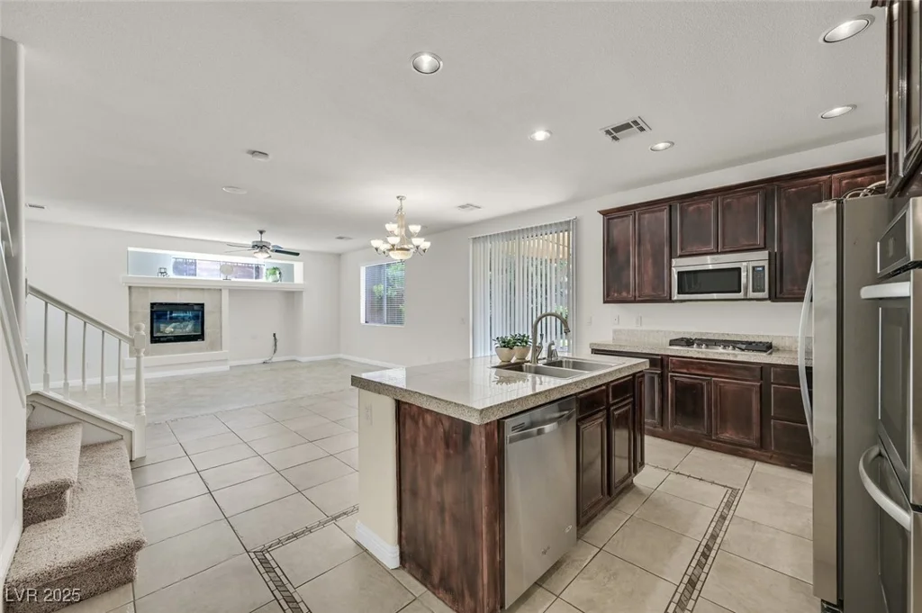 9044 Blue Raven, Las Vegas, NV 89143