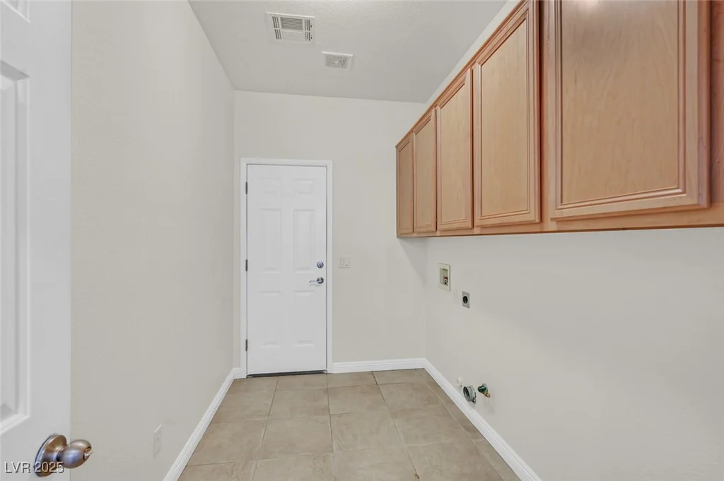 9044 Blue Raven, Las Vegas, NV 89143